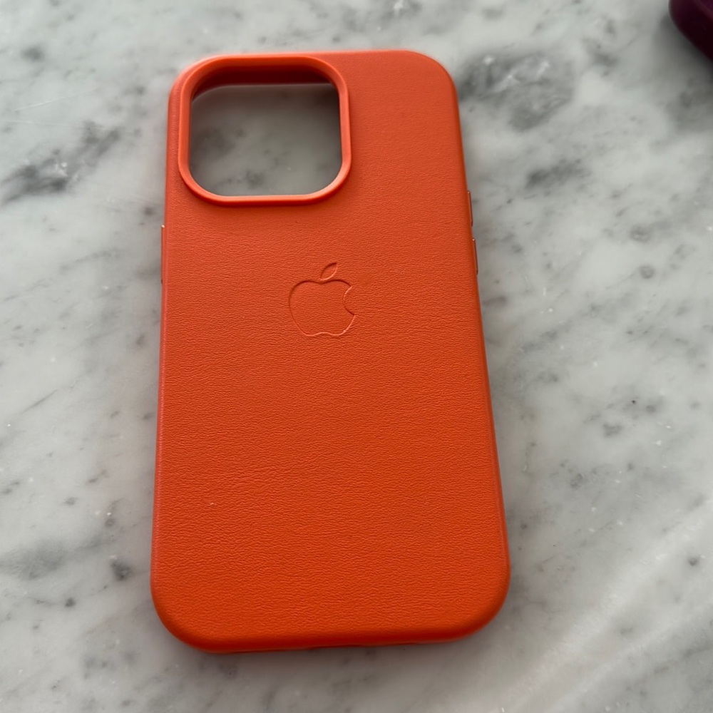 Orange apple case iPhone 14 pro new